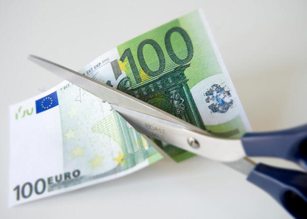 Briefje 100 euro doorgeknipt